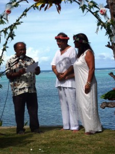 Judge Mugunbey making sure that José and Nalu are officially hitched.