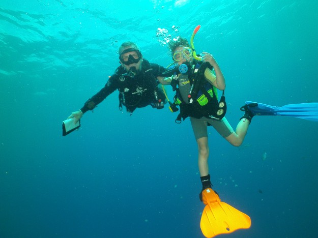 Sophie and her Dad Fraser pose at Vertigo during our last training dive.